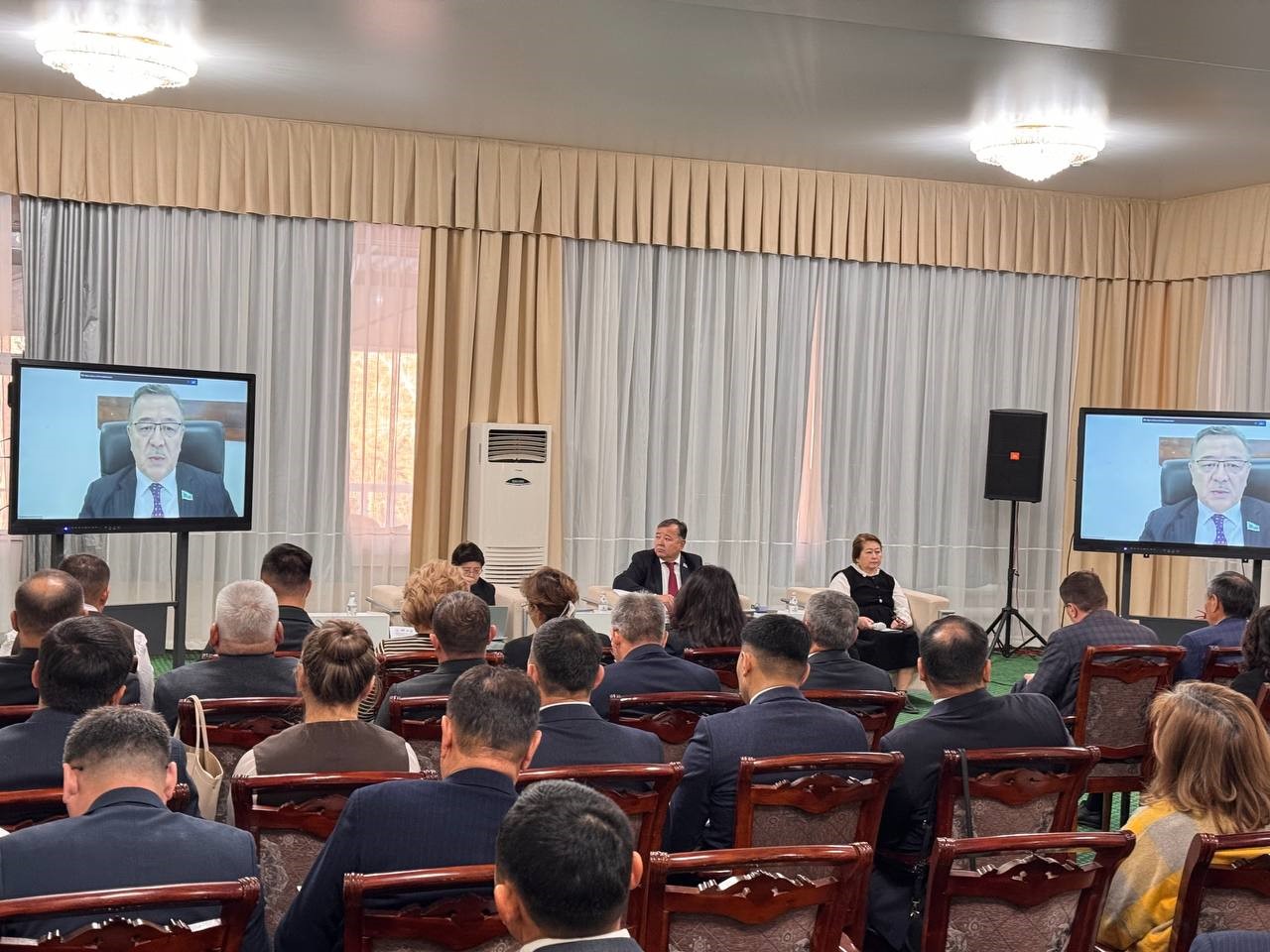 A TRAINING SESSION AIMED AT STRENGTHENING PUBLIC OVERSIGHT WAS HELD FOR MASLIKHAT DEPUTIES IN THE WEST KAZAKHSTAN REGION