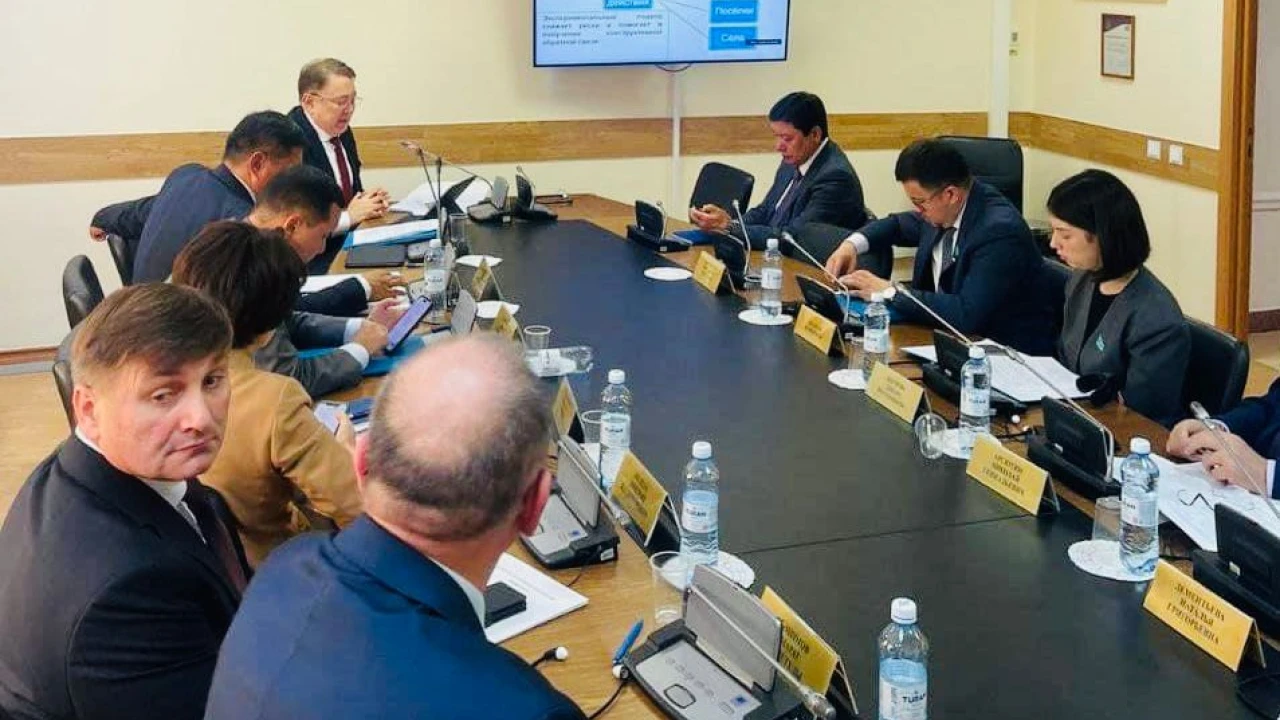 THE INSTITUTE OF PARLIAMENTARISM PRESENTED FOR DISCUSSION THE ISSUES OF LEGISLATIVE REGULATION OF LOCAL SELF-GOVERNMENT IN THE REPUBLIC OF KAZAKHSTAN 