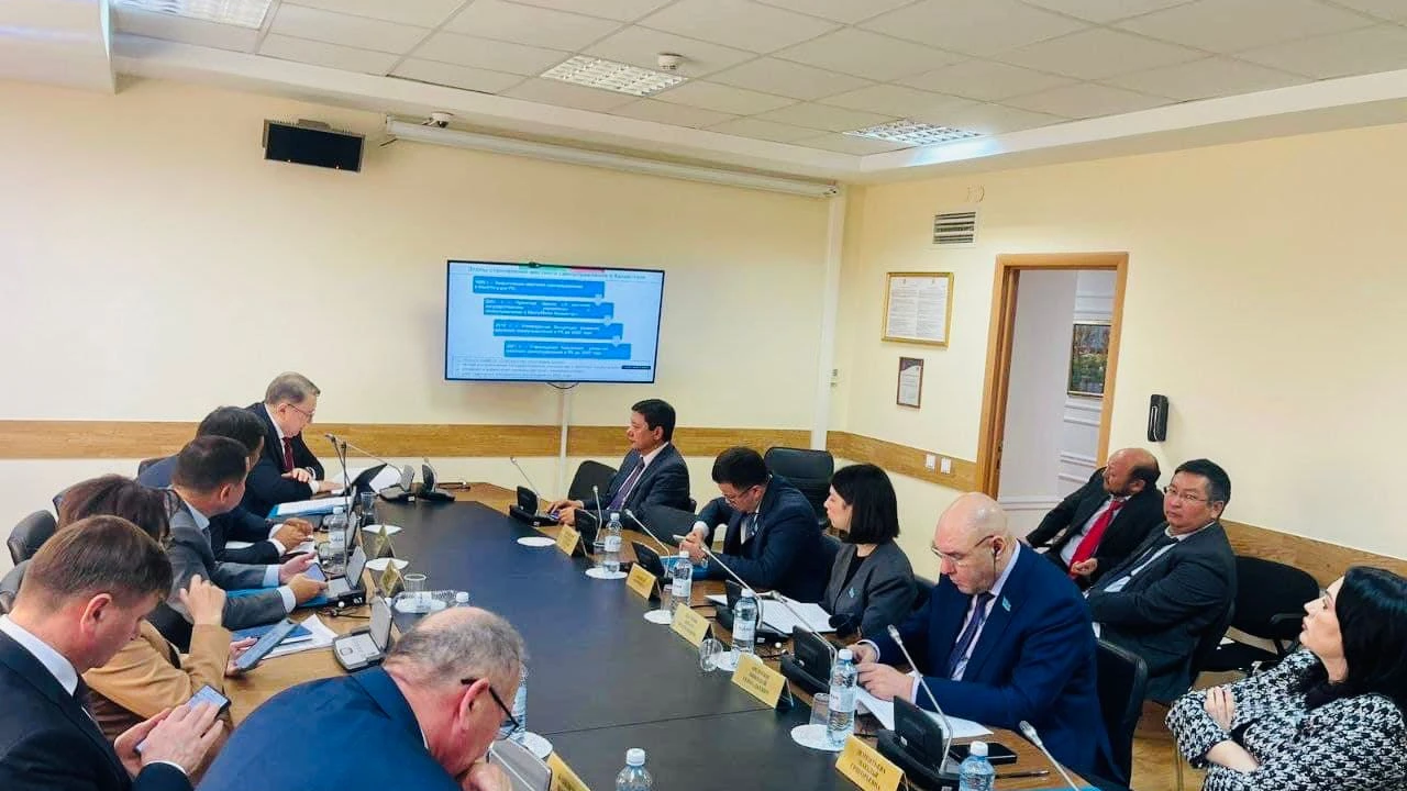 THE INSTITUTE OF PARLIAMENTARISM PRESENTED FOR DISCUSSION THE ISSUES OF LEGISLATIVE REGULATION OF LOCAL SELF-GOVERNMENT IN THE REPUBLIC OF KAZAKHSTAN 