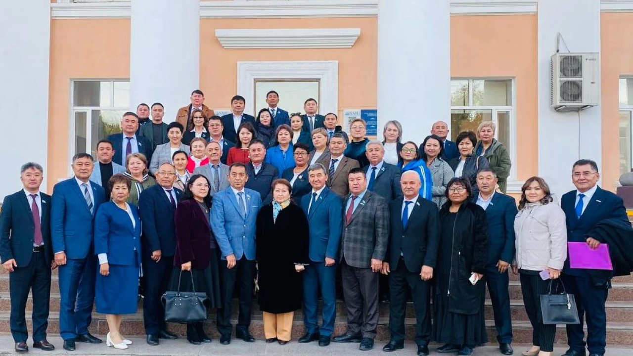 ПАРЛАМЕНТАРИЗМ ИНСТИТУТЫНЫҢ САРАПШЫЛАРЫ ЕЛІМІЗДІҢ БЕС ӨҢІРІНІҢ ДЕПУТАТТАРЫНА ДӘРІС ОҚЫДЫ 