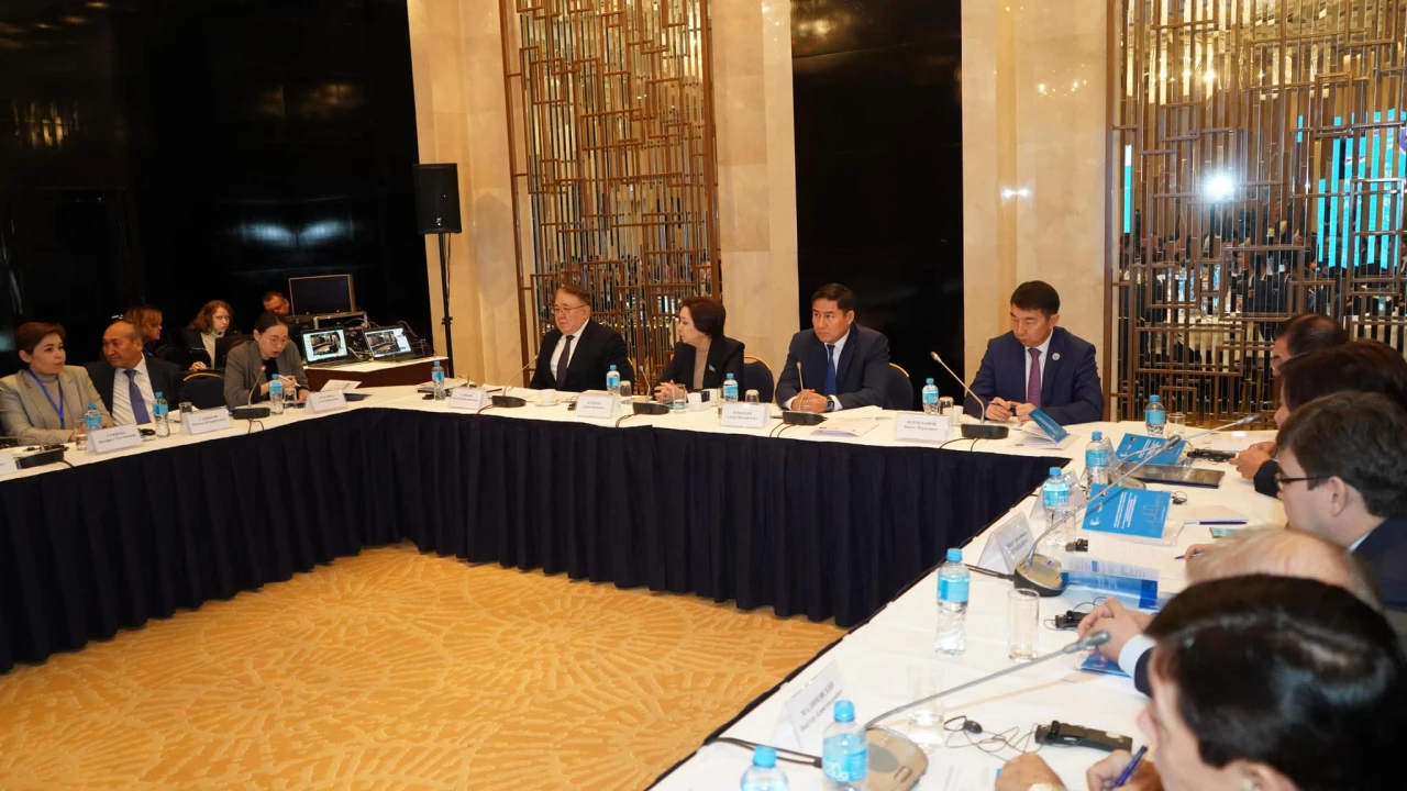 AN INTERNATIONAL ROUND TABLE ON "IMPROVING THE LAW-MAKING PROCESS" WAS HELD 