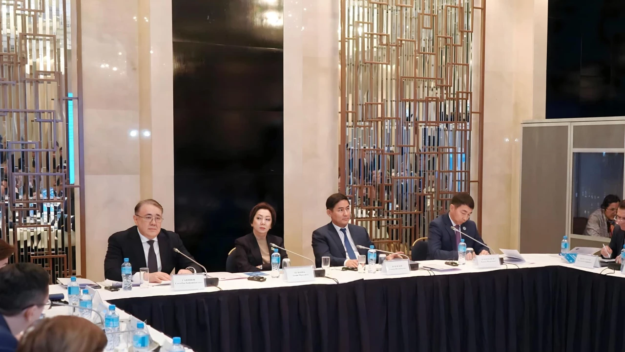 AN INTERNATIONAL ROUND TABLE ON "IMPROVING THE LAW-MAKING PROCESS" WAS HELD 