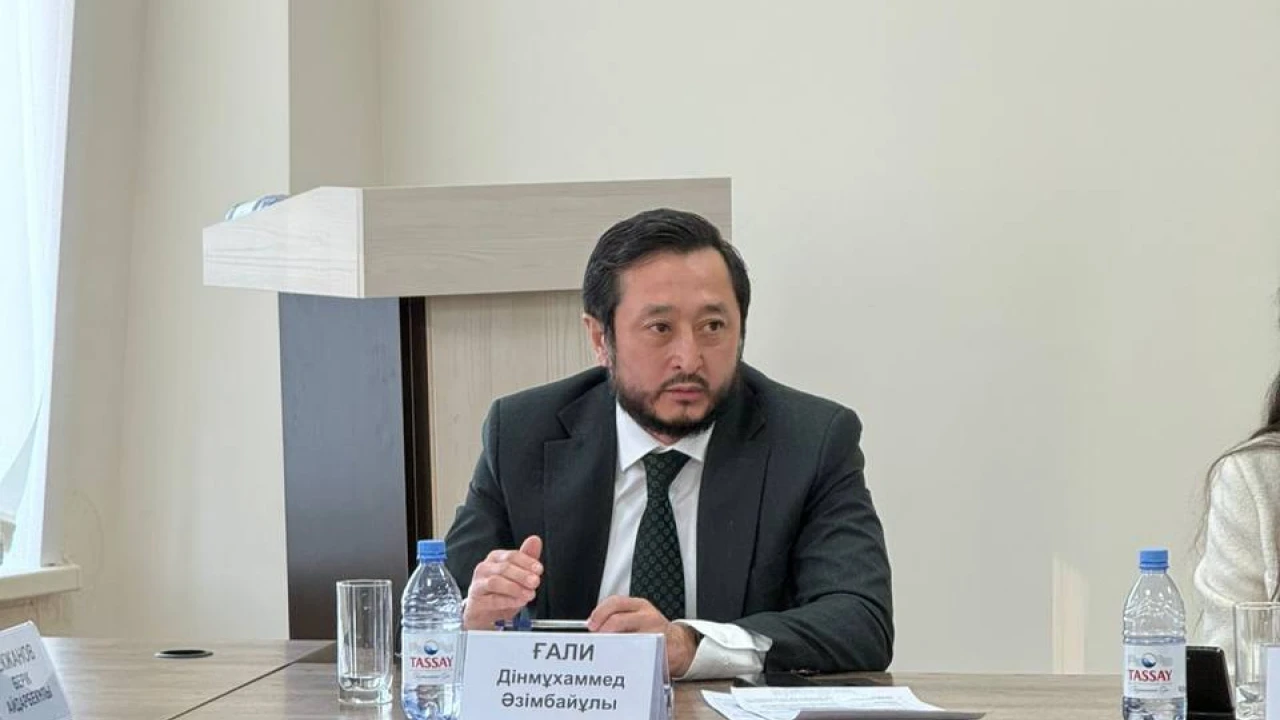 ПАРЛАМЕНТАРИЗМ ИНСТИТУТЫНДА ЖАҢА КОНСТИТУЦИЯ ЖОБАСЫ БОЙЫНША САРАПТАМАЛЫҚ ТАЛҚЫЛАУ ӨТТІ 