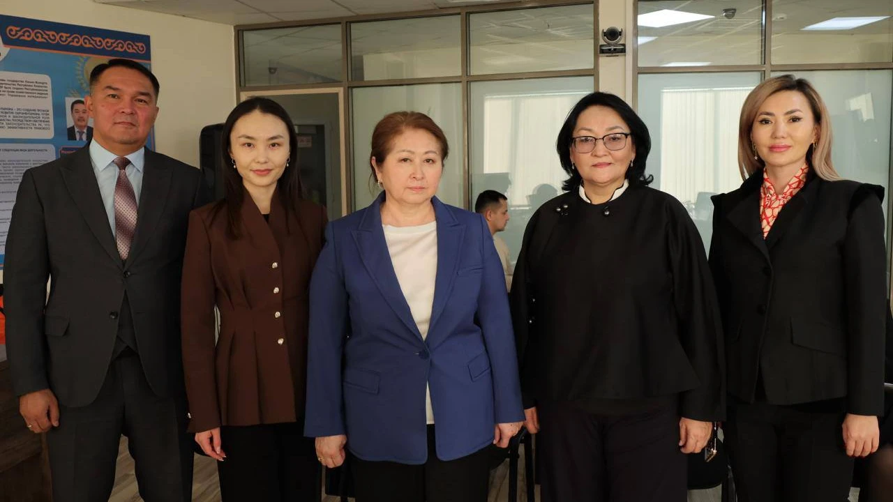 Issues of Counterfeit Products and Child Protection Discussed at the Institute of Parliamentarism 