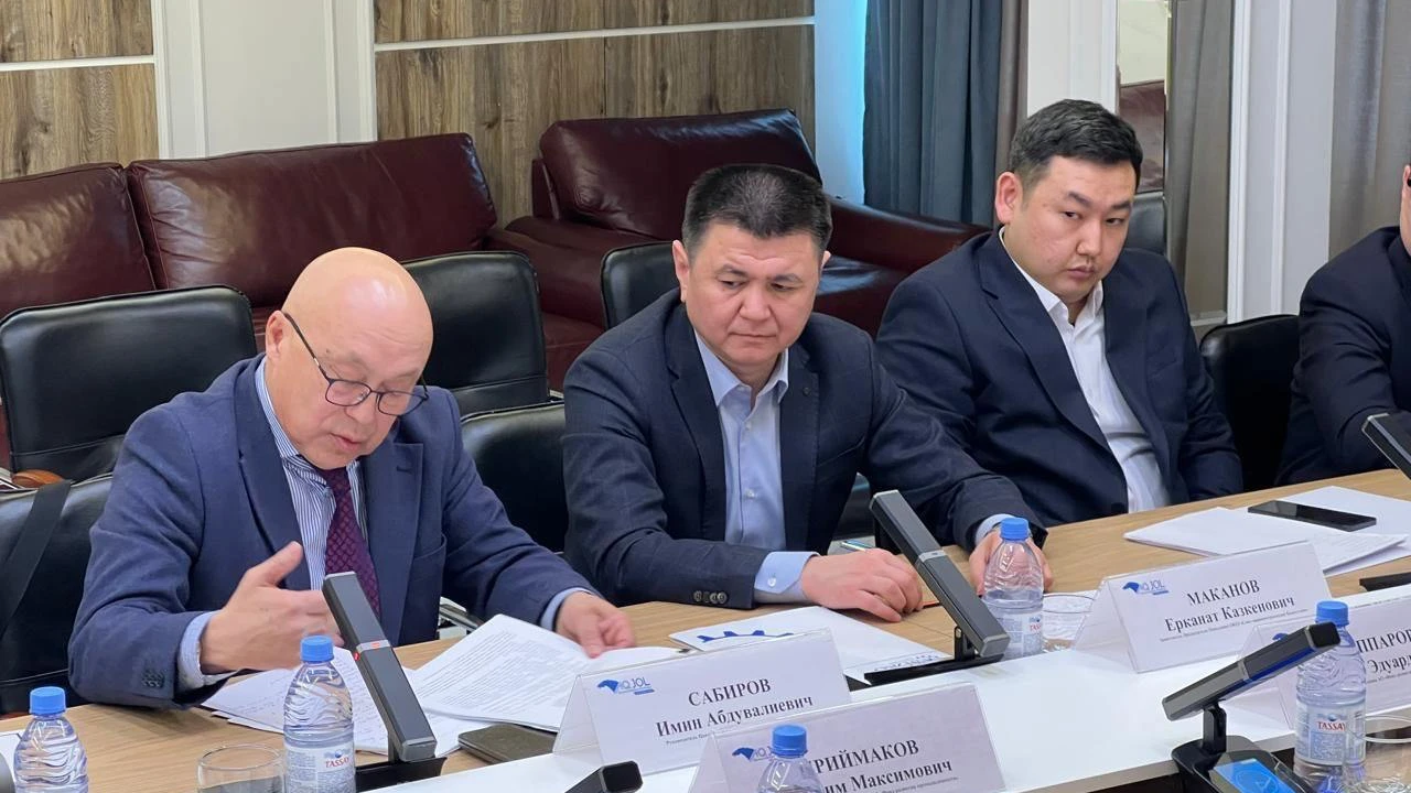 Round Table at “Ak Zhol”: Experts Present Key Ideas 