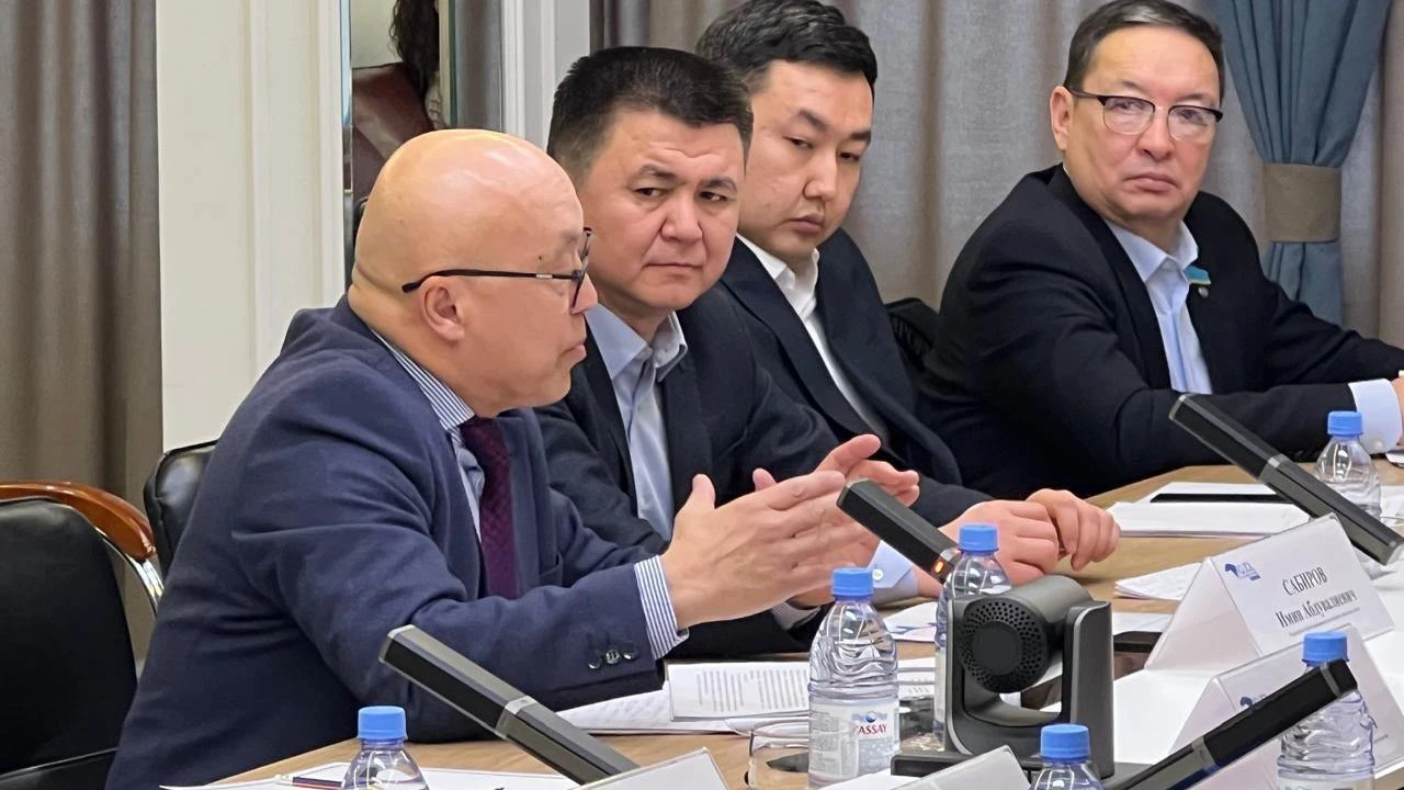 Round Table at “Ak Zhol”: Experts Present Key Ideas 