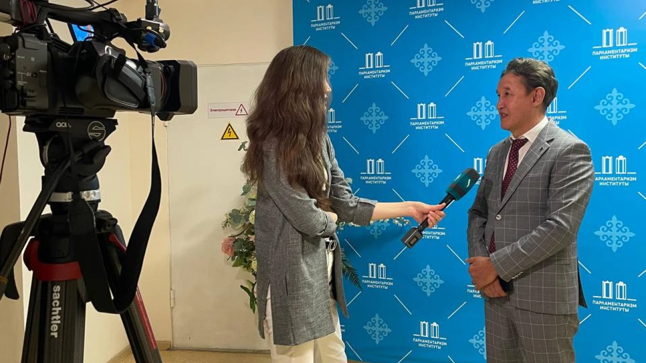В Институте парламентаризма при УДП РК состоялся круглый стол на тему «Конституционная экономика как условие обеспечения социально-экономических прав граждан», приуроченный к 30-летию Конституции Республики Казахстан 