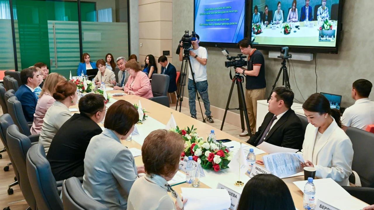 THE NEW CONSTITUTION OF KAZAKHSTAN: THE INSTITUTE OF PARLIAMENTARISM HELD AN INTERNATIONAL ROUND TABLE ON CONSTITUTIONAL REFORM 