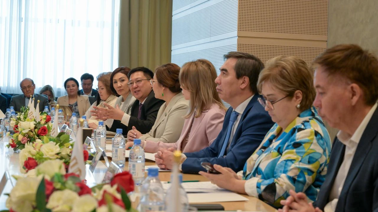 THE NEW CONSTITUTION OF KAZAKHSTAN: THE INSTITUTE OF PARLIAMENTARISM HELD AN INTERNATIONAL ROUND TABLE ON CONSTITUTIONAL REFORM 